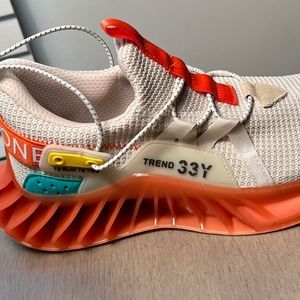 Trend 33Y Sneakers Women Size 9